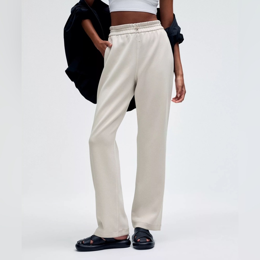 NWT Lululemon softstreme high rise pant regular size 6 in BONE